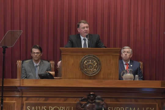photo of Chief Justice Zel Fischer delivering 2018 state of the judiciary