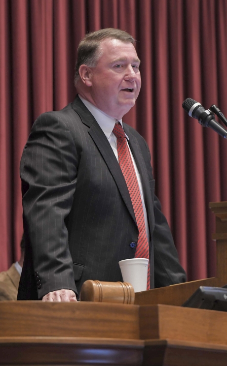 photo of Missouri Chief Justice Zel Fischer delivering the 2019 state of the judiciary address