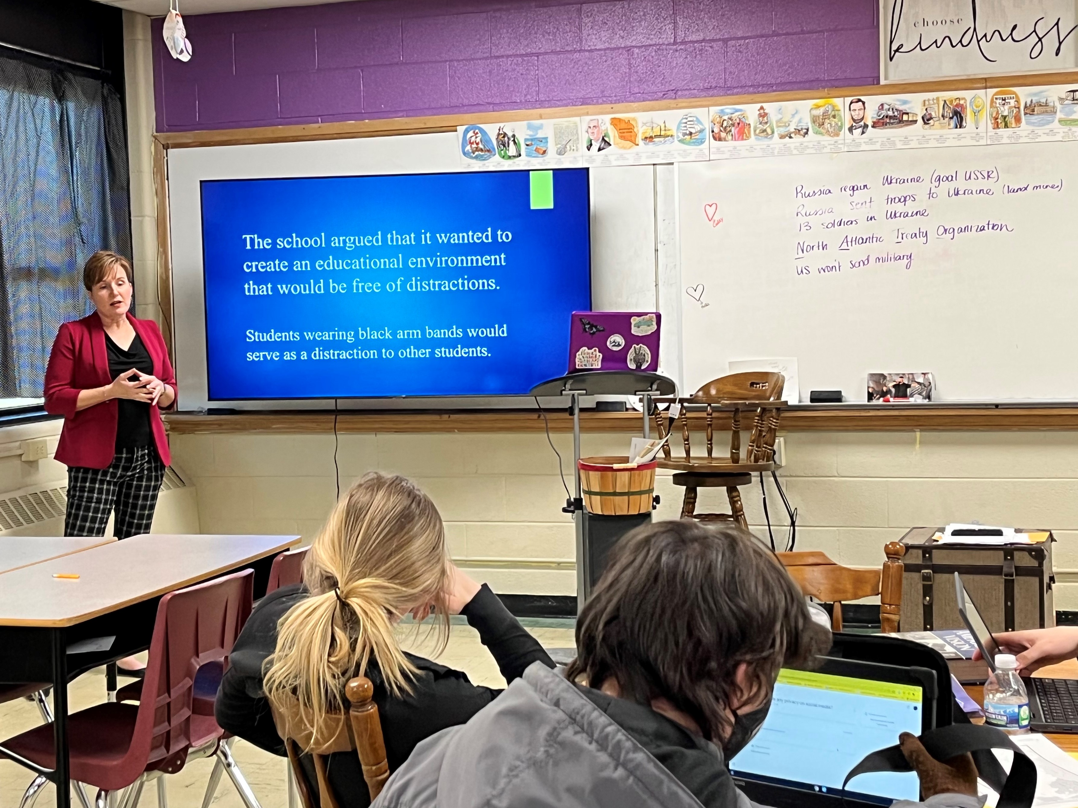 Judge Andrea Vandeloecht discusses First Amendment issues with Keytesville students 02-28-22