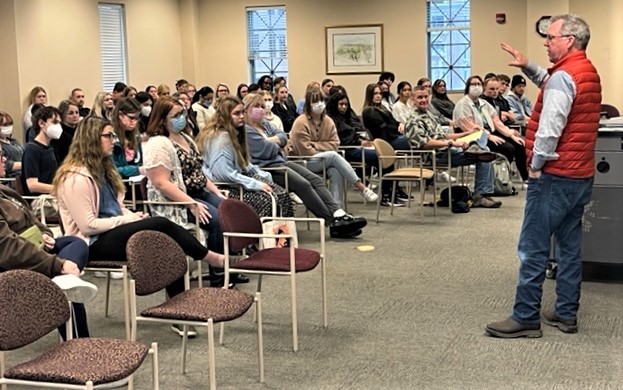 Judge Crane speaks with MU political science class 03-22-22