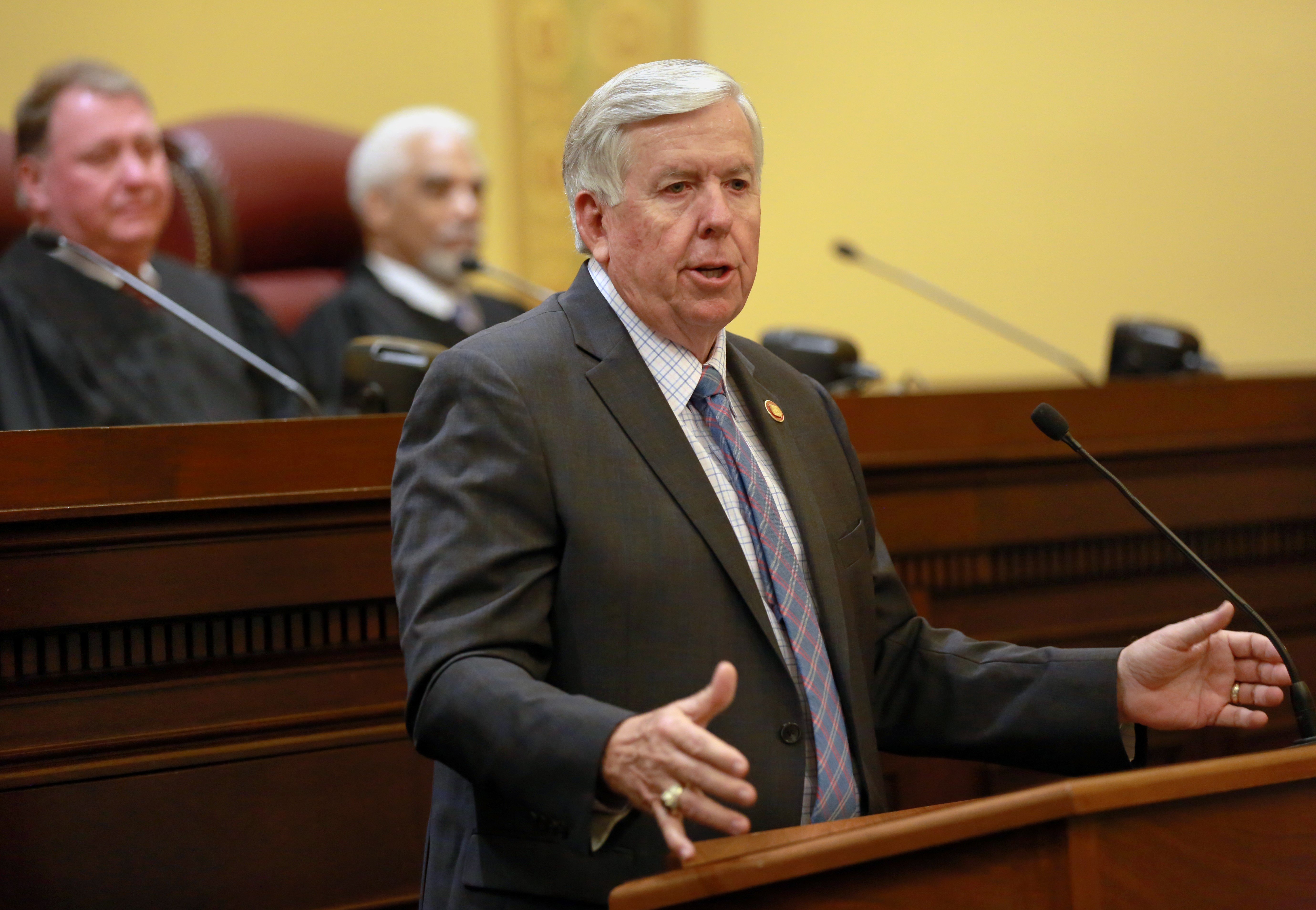 2022 05-17 - Governor Parson speaks at Ransom investiture 5870