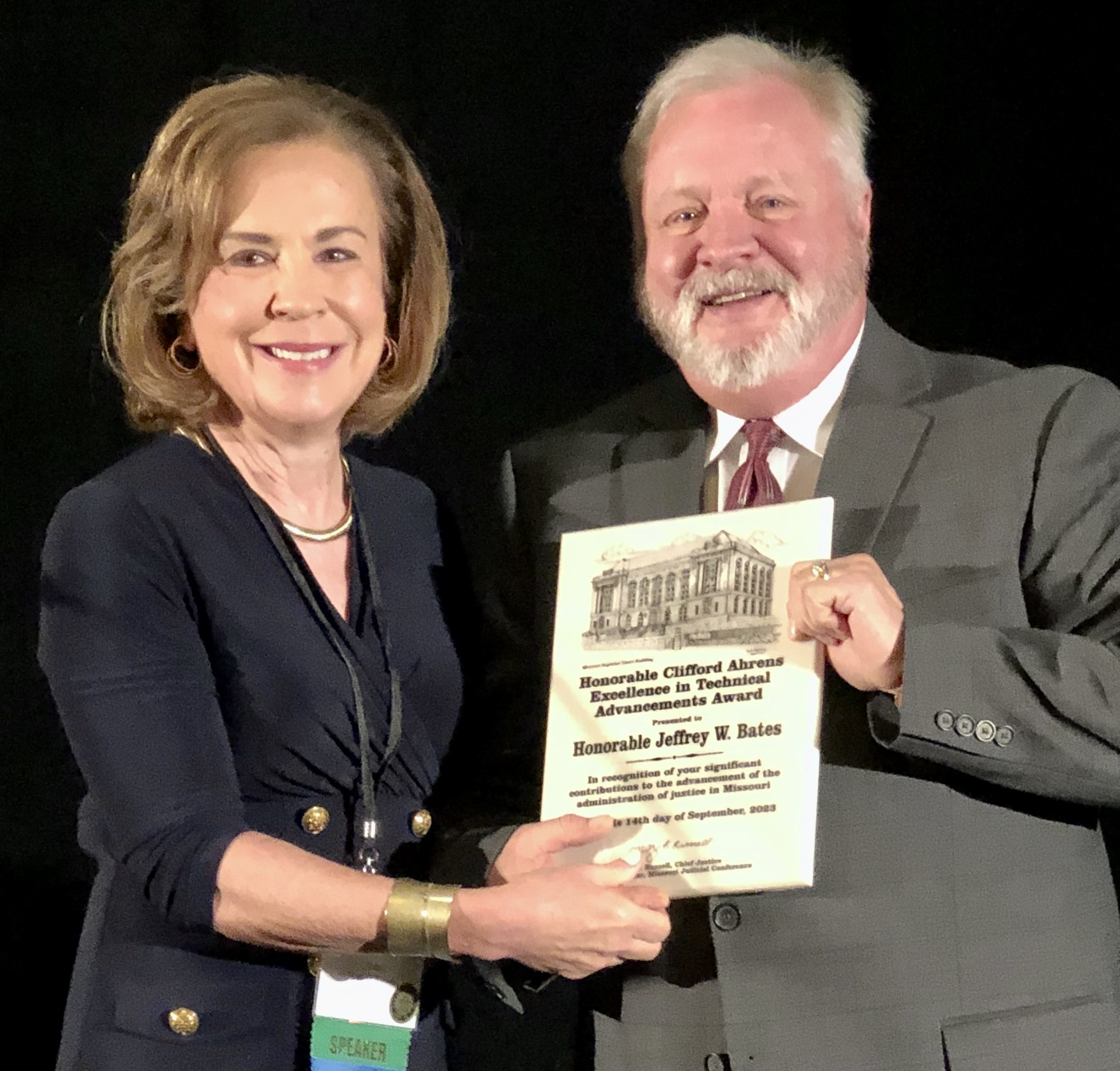 Chief Justice Mary Russell presents award to Judge Jeff Bates