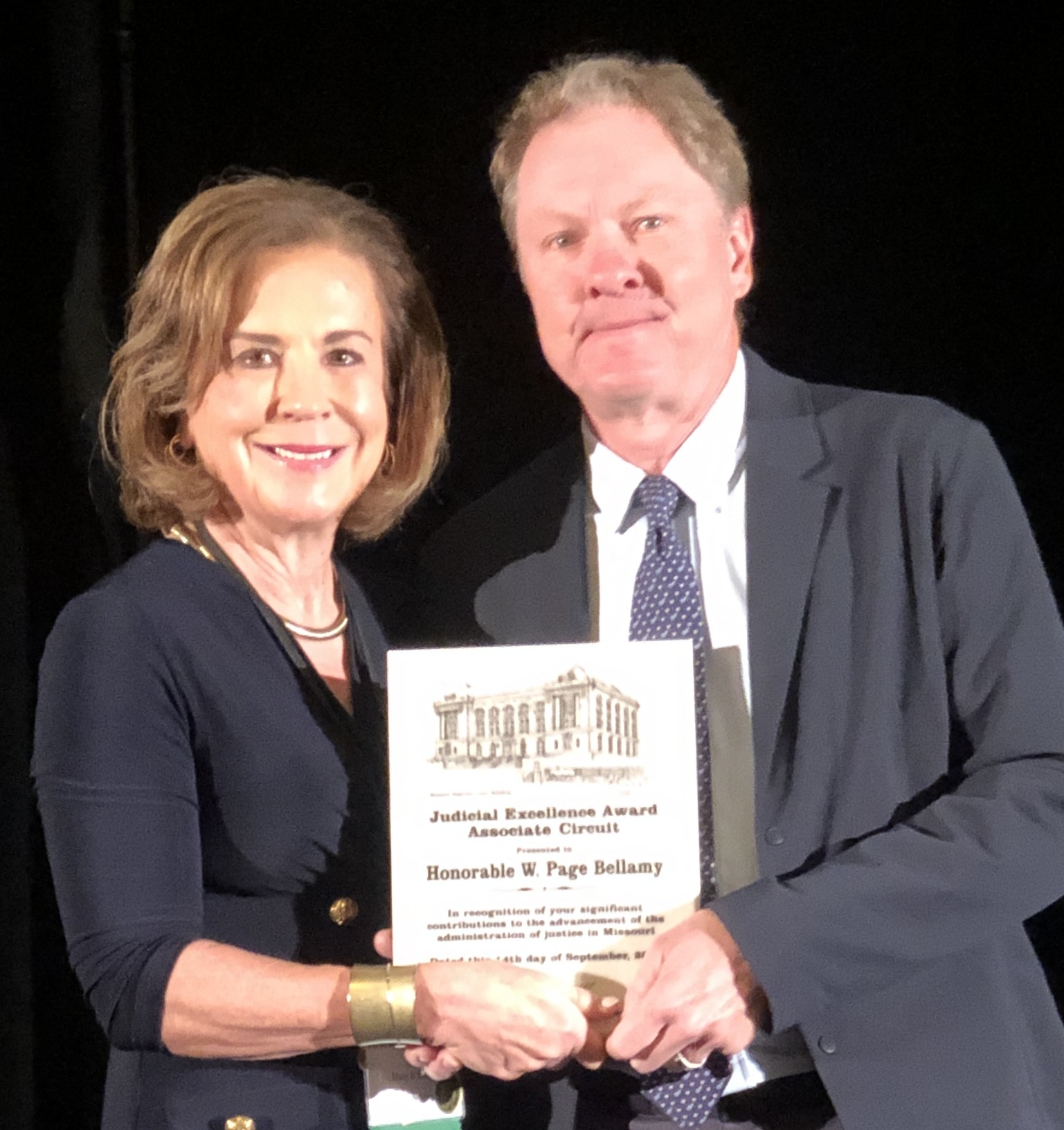 Chief Justice Mary Russell presents award to Judge Page Bellamy