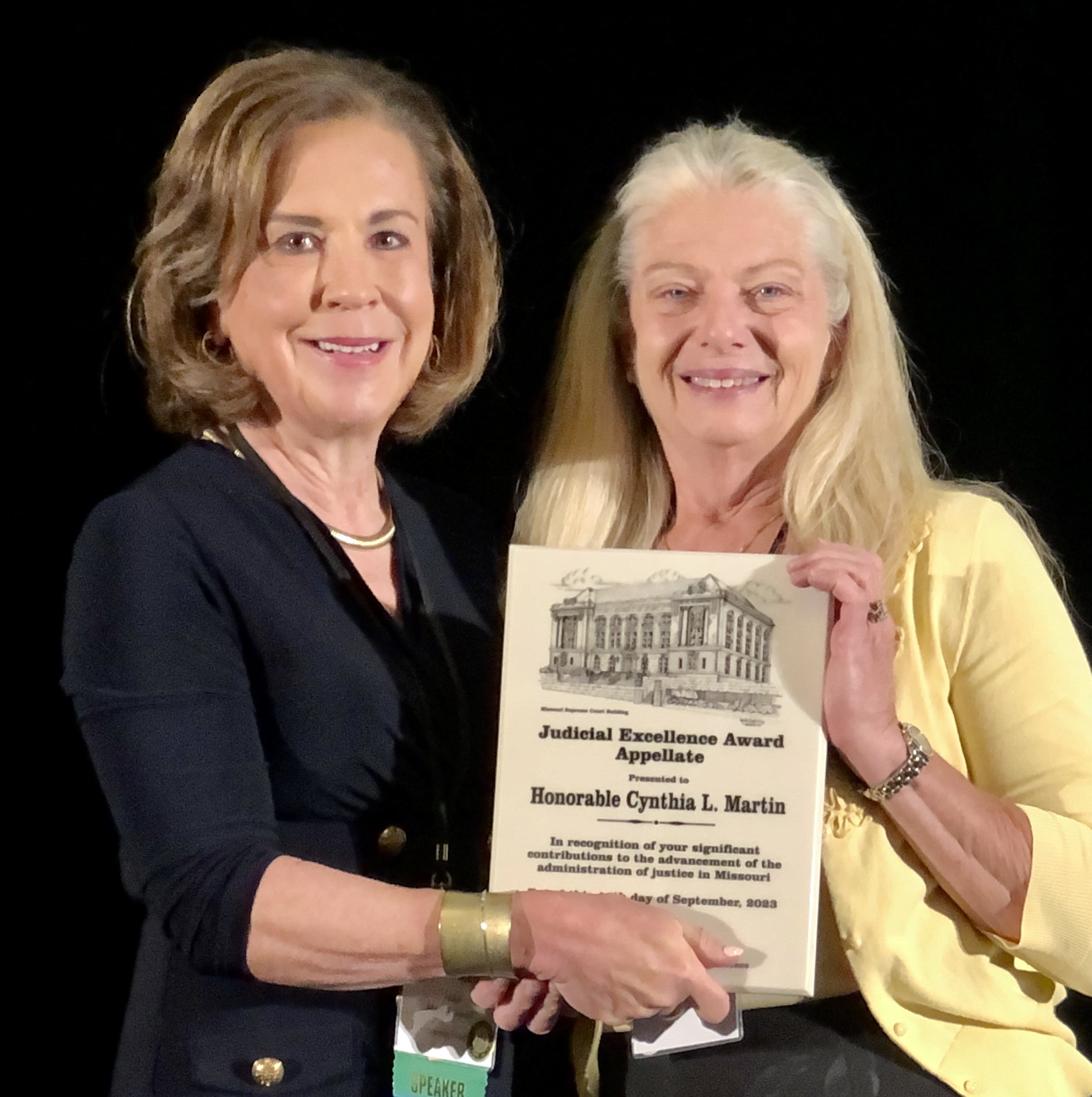 Chief Justice Mary Russell presents award to Judge Cindy Martin