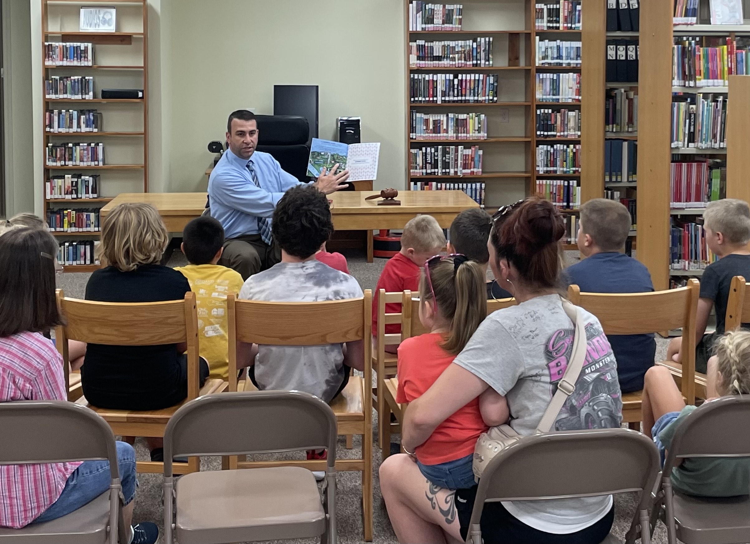 2025-08-13-Moon-reads-at-Lewistown-library