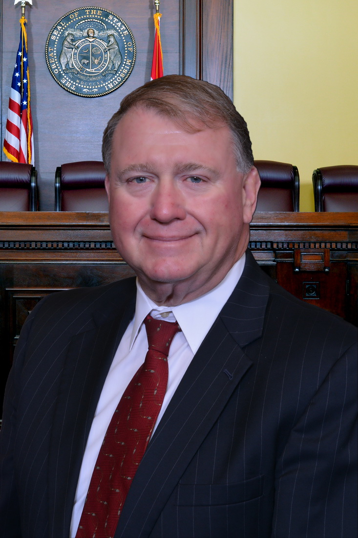 photo of Judge Zel Fischer
