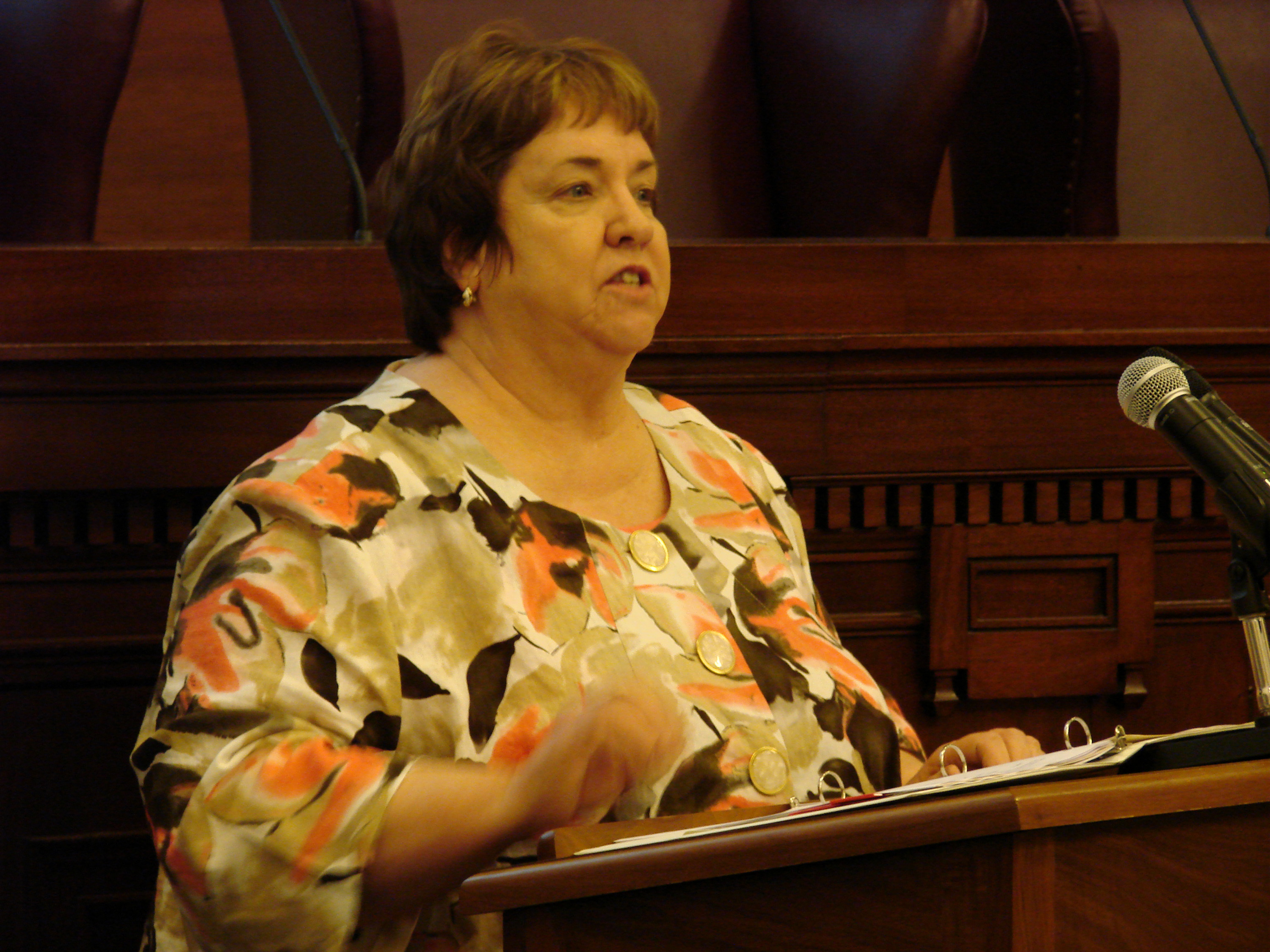 Photo of Millie Aulbur thanking Rhonda Koppelman at Law Day 2011