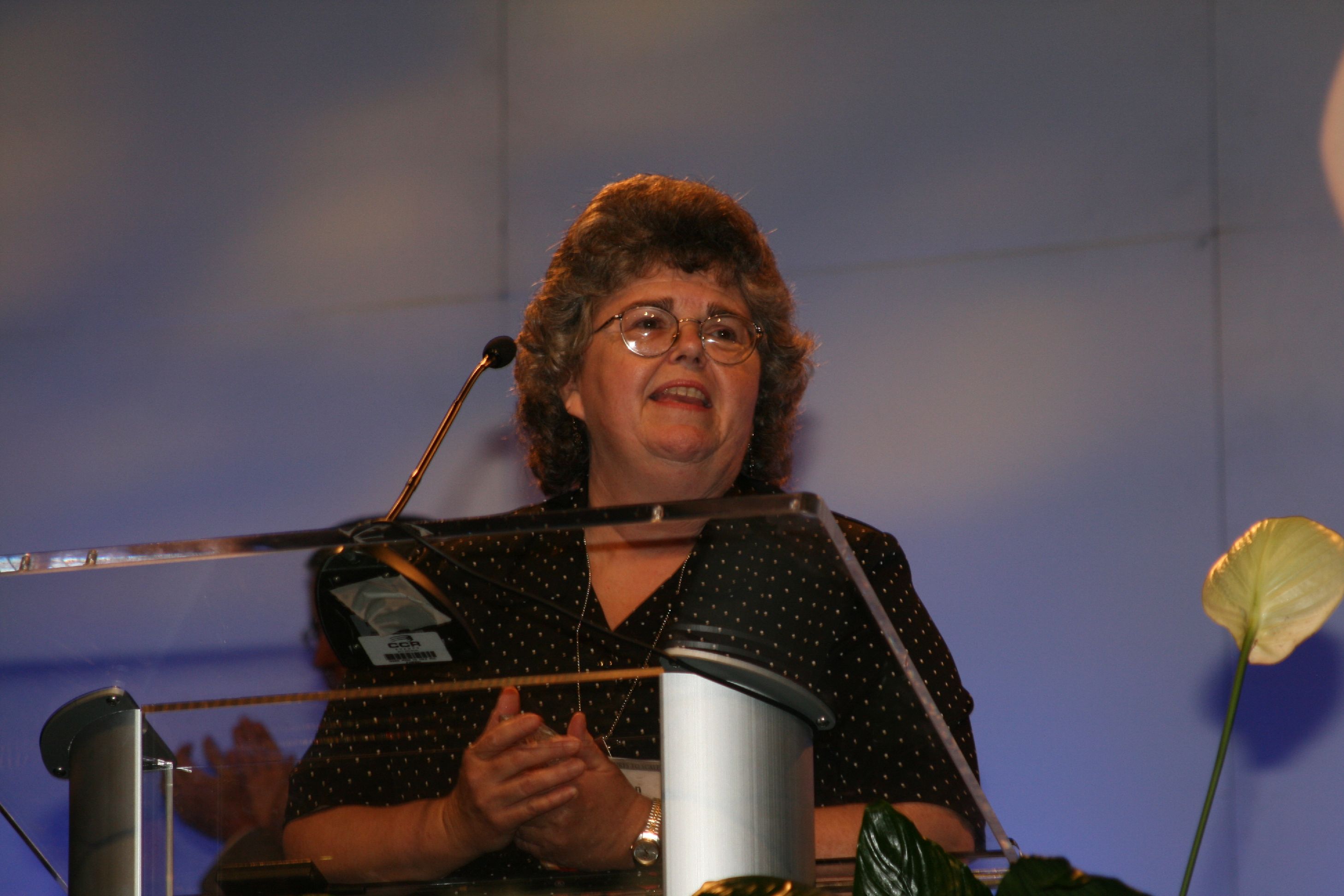 Photo of Ann Wilson being inducted into the Stanley M. Goldstein Drug Court Hall of Fame